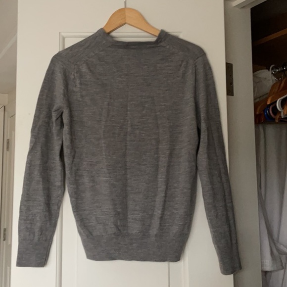 Banana Republic 100% Merino Wool V-neck sweater - Picture 3 of 3